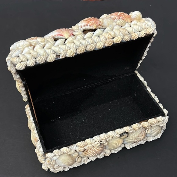Vintage Shell-Embellished Jewelry Box - Picture 10 of 15